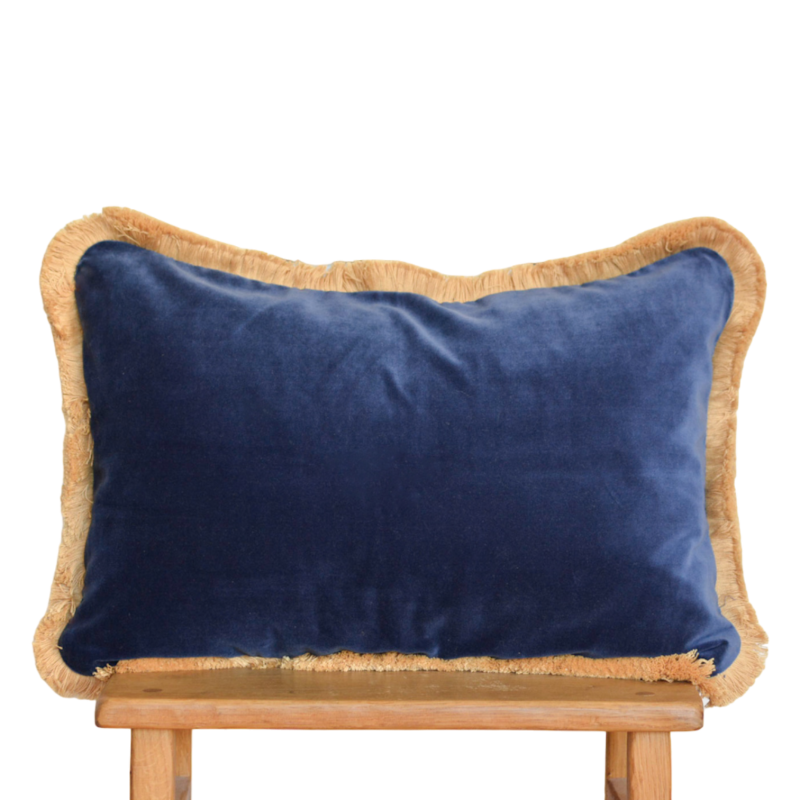 Aksamitna poszewka z frędzlami