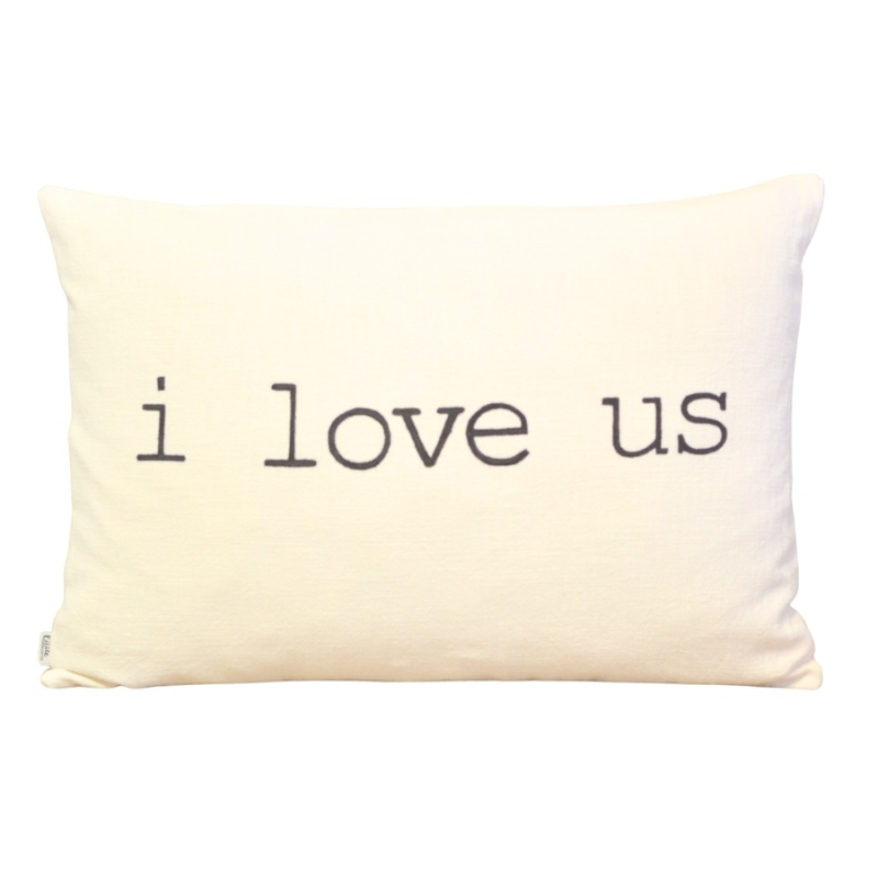 Lniana poszewka z napisem - I love us